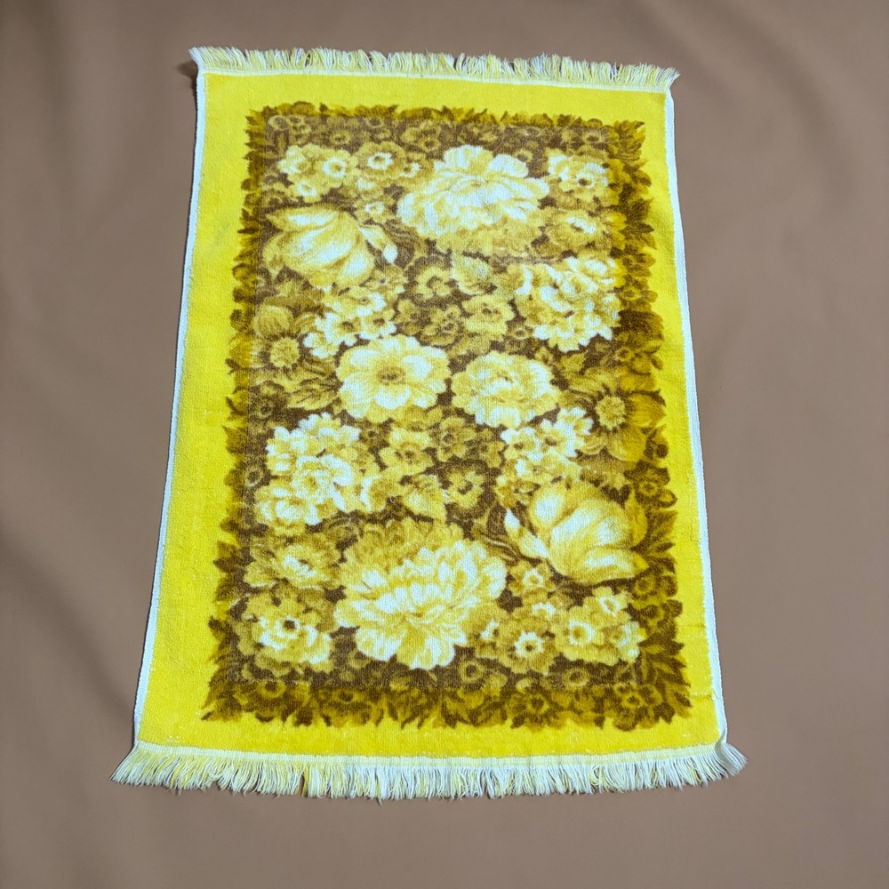Vintage Fieldcrest Yellow Floral Fringed Cotton Hand Towel USA MCM Mod Retro Fun